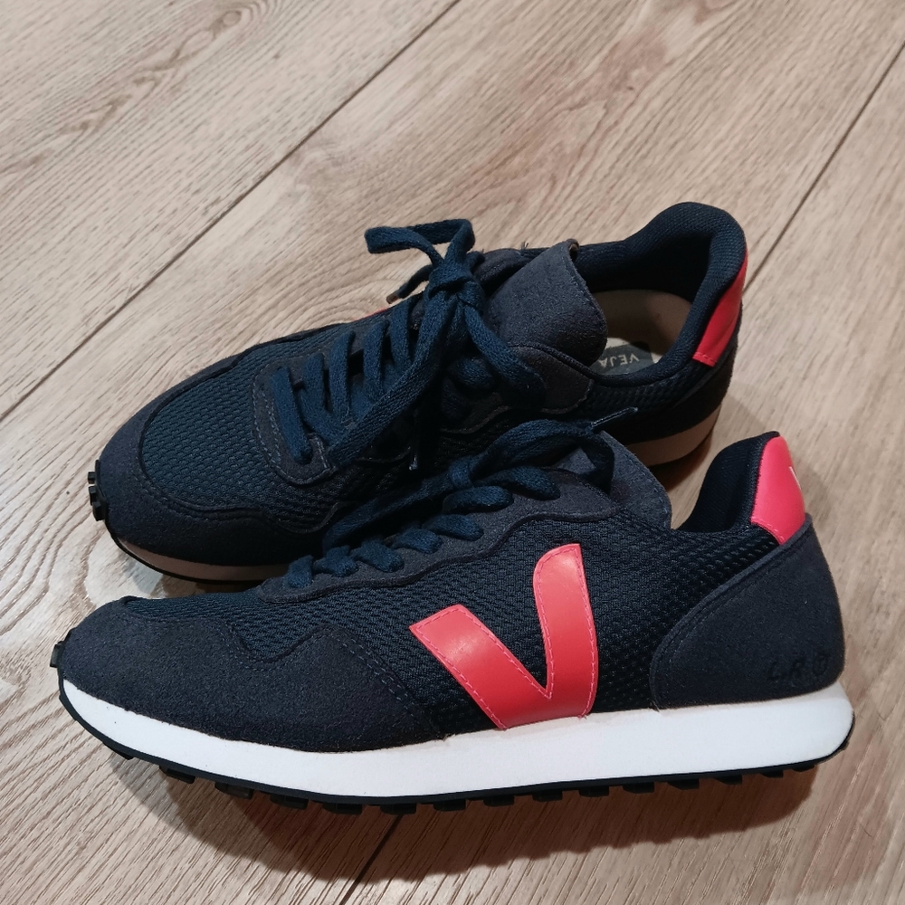Veja SDU Mesh In Navy Blue And Rose Fluo Sz 37/6!